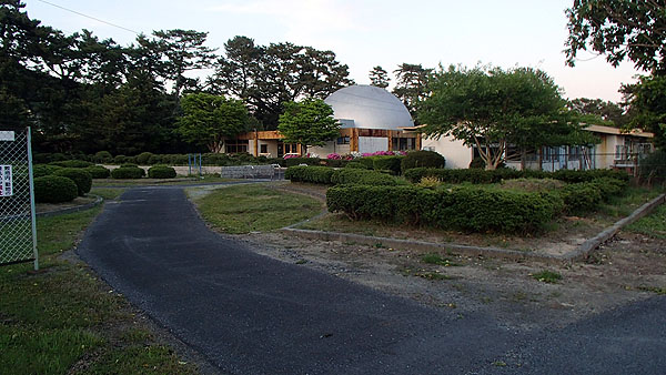 糸根公園内の施設は古く、既に廃墟の様な有様